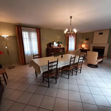 Maison Cossue De 200m2 A Lascaux 펜션