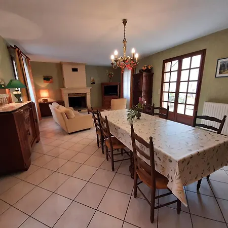 Maison Cossue De 200m2 A Lascaux